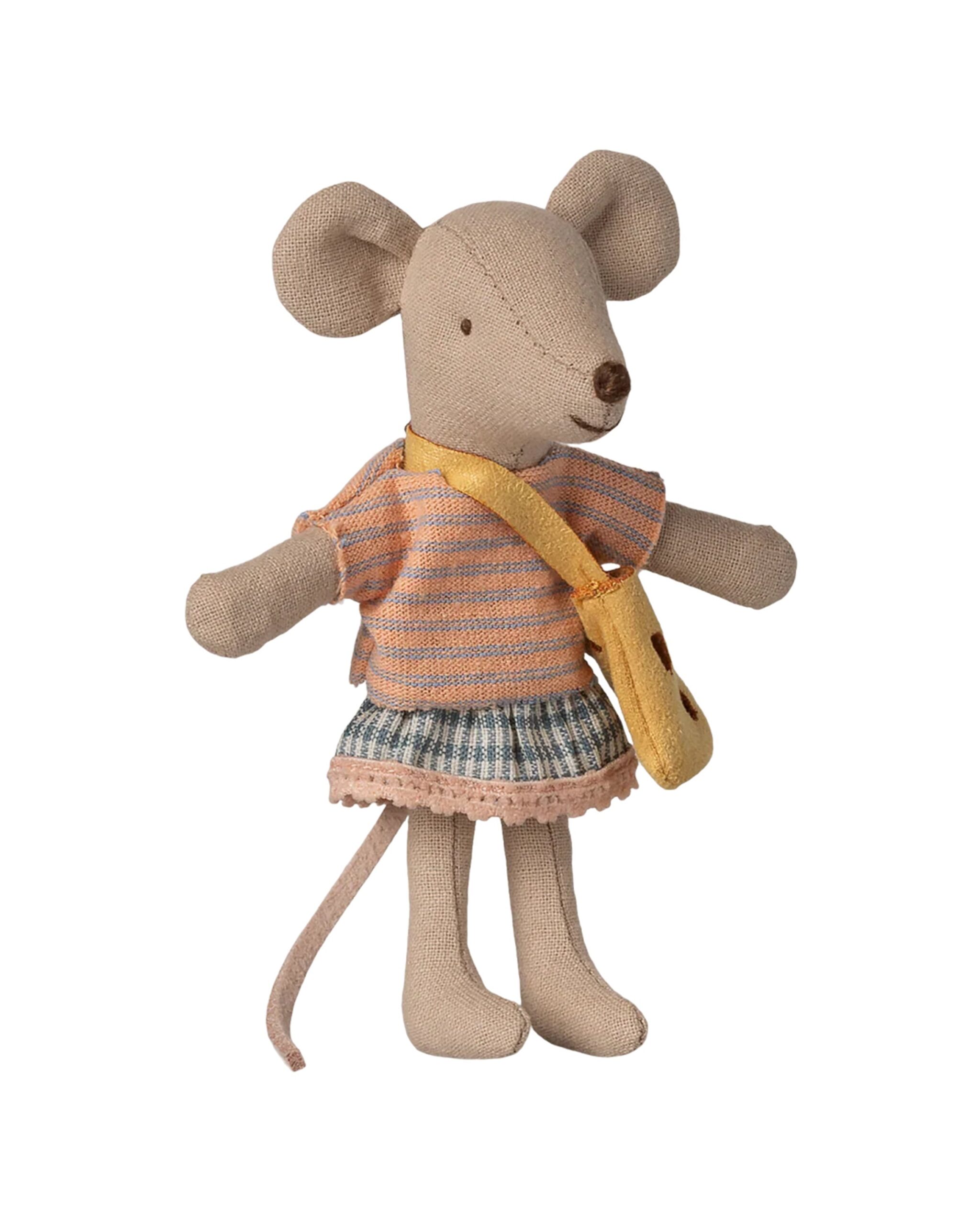 maileg-mouse-with-bag